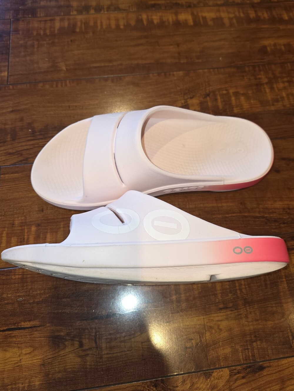 Oofos Ooahh Slide Sandals in Pink